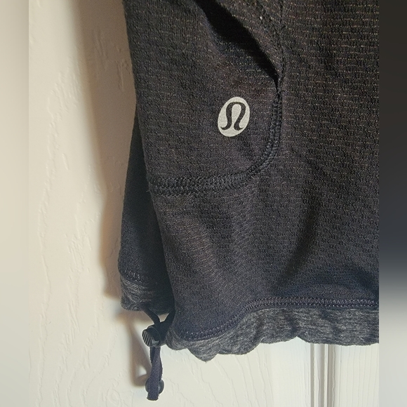 Lululemon Black Mesh T-shirt sz 4 - Picture 4 of 4